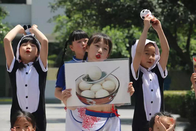 中國魂兒，成都味兒，樹德范兒，樣樣迷住歪果仁兒