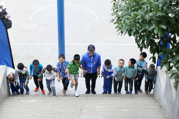 黃渤《極挑4》溫情陪伴山區兒童 暖化觀衆