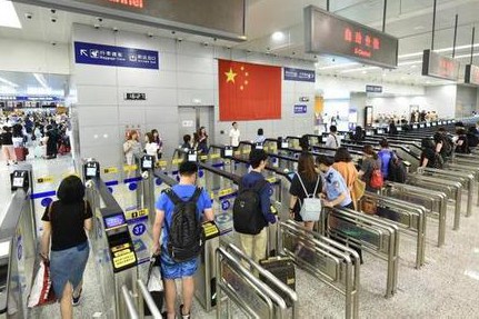 中國公民出入境排隊將不超半小時
