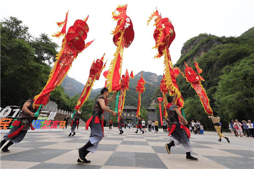 中國游客和美麗中國獲世界關注 出入境游比翼雙飛