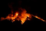 ﻿阿貢火山再噴發岩漿流兩公里