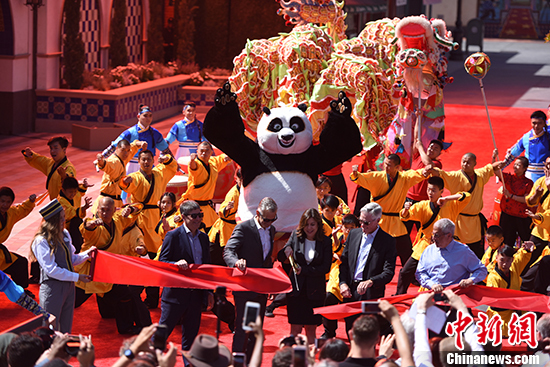 “功夫熊猫”新館亮相 點亮好萊塢環球影城