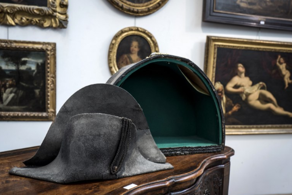 拿破崙滑鐵盧之役「雙角帽」 250萬元成交