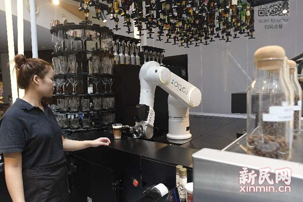 上海機器人都能調出卡布奇諾了!