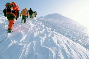 珠峰亟需清理 今年登山人數將大量限流