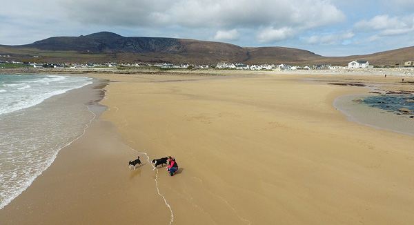 奇妙！愛爾蘭消失33年海灘重現後再次消失