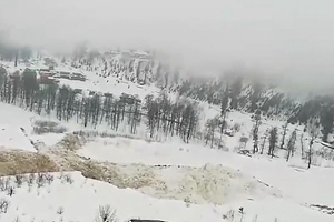 印度北部一風景區發生大規模雪崩