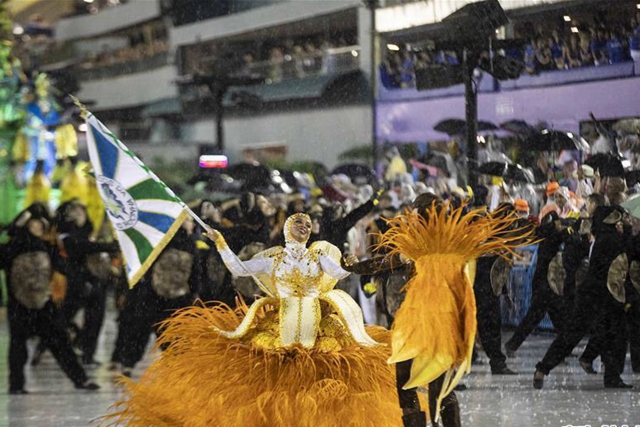 巴西里約狂歡節雨中開幕