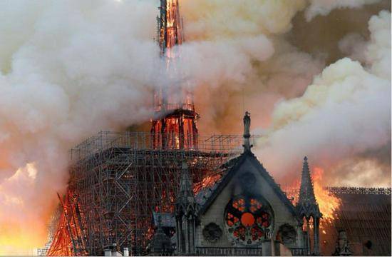 巴黎聖母院突遇大火受損嚴重！法國人痛哭哀歎“國殤”