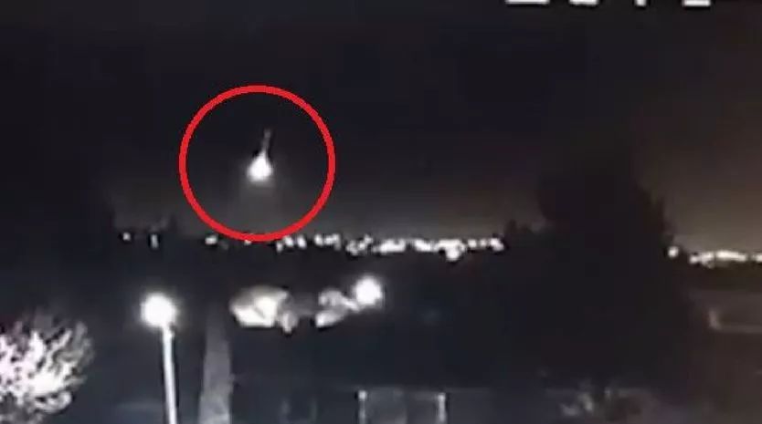 澳洲多地目擊隕石墜落，巨大“火球”照亮墨爾本夜空！