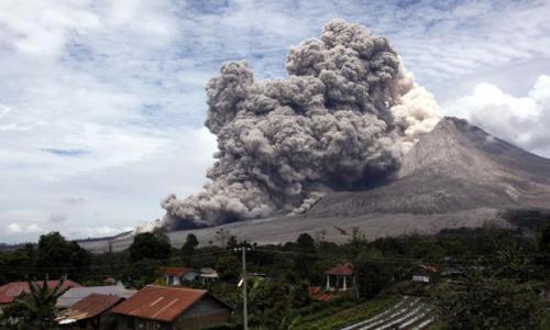 印尼錫納朋火山再次噴發 領館發警報