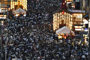 日本京都祇園祭舉行「山鉾巡迴」前祭 引萬人聚集