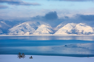 聆聽冰雪呼吸的聲音 貝加爾湖的純淨之藍