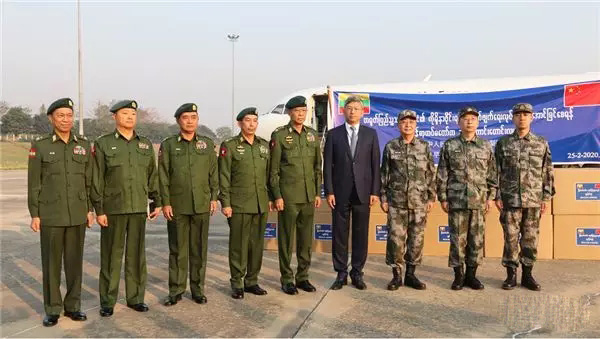 仗义！緬甸空軍飛機運載抗疫醫療援助物資飛赴中國
