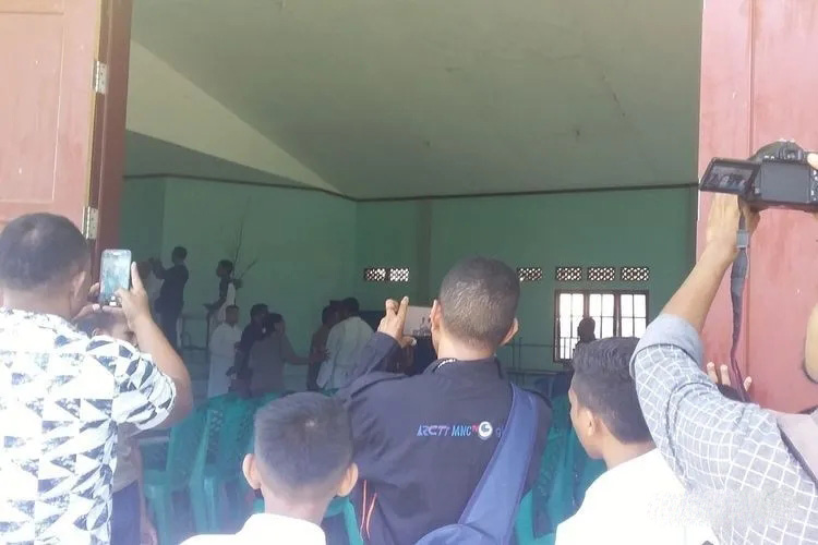 唉！印尼神學院多達77名學生被迫吃人屎