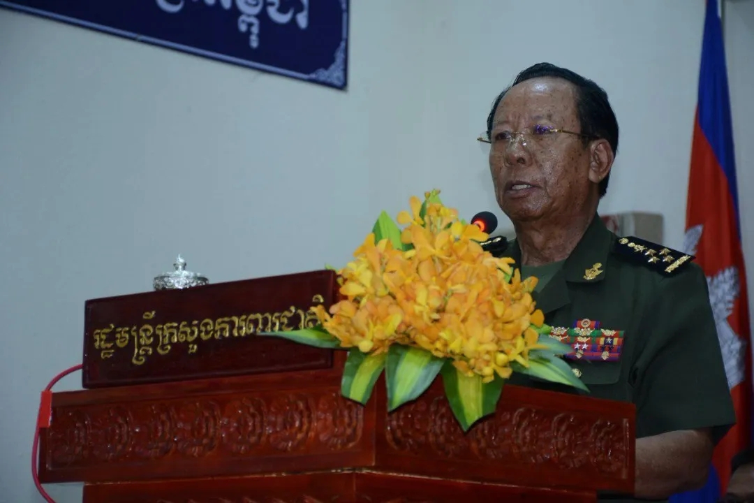 柬埔寨國防部將向中國國防部捐贈30萬副口罩和一批防護服