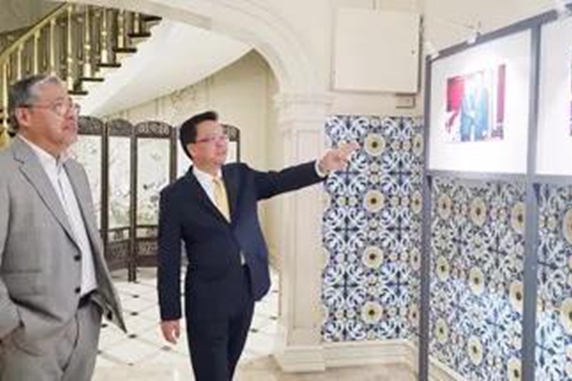 中國駐菲律宾使館舉辦抗疫圖片展