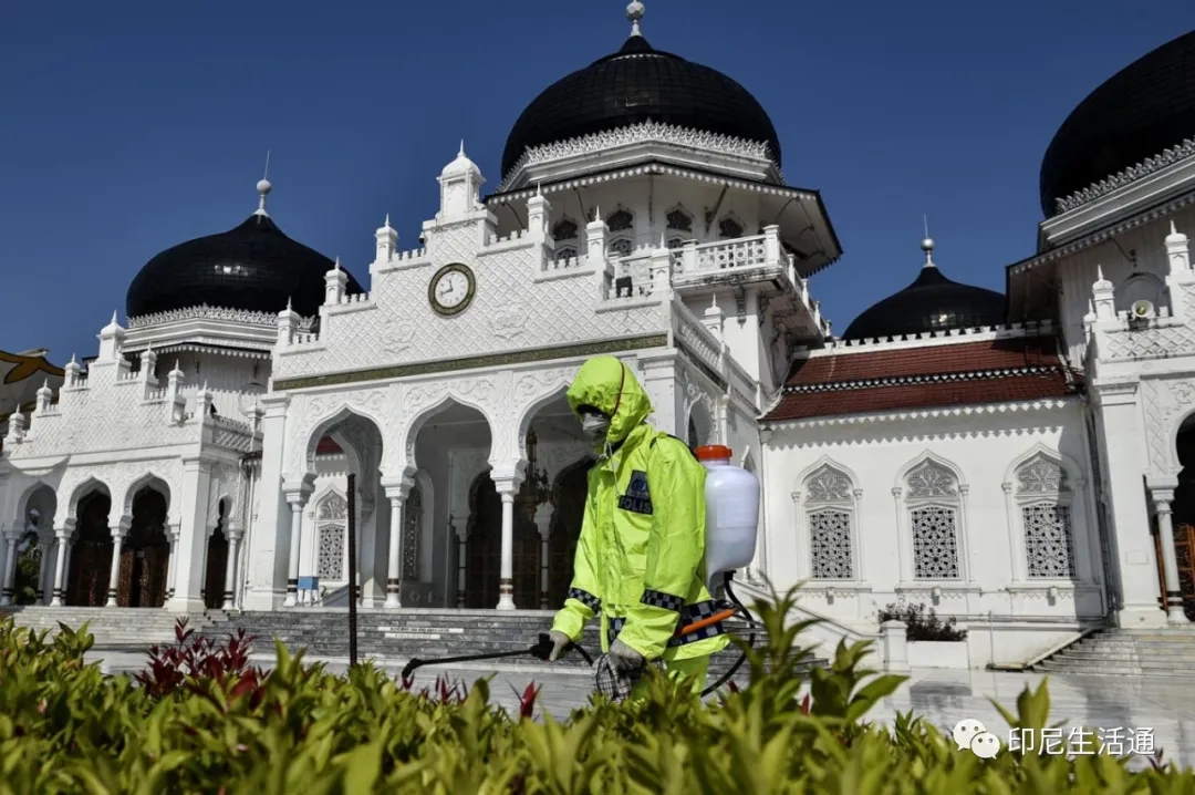 不顧疫情警告，印尼穆斯林仍前往教堂舉行齋月祈禱