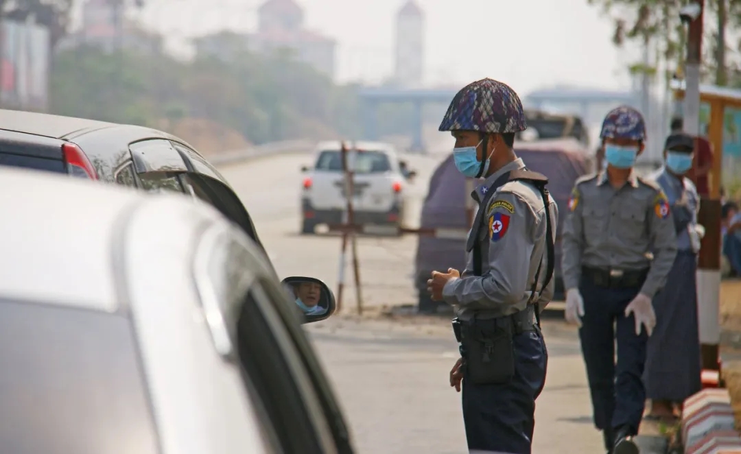 緬甸又一確診病例死亡 累計確診150 首都封城加強管制 當局啟動調查WHO送檢車遇襲