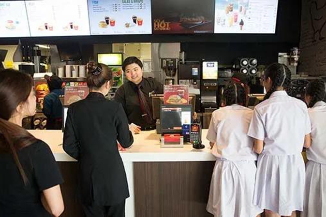 新加坡麦当劳5月5日仍不开店但员工薪酬照发