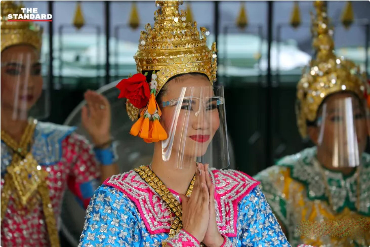 泰國四面佛重新開放，還願舞者戴面罩起舞