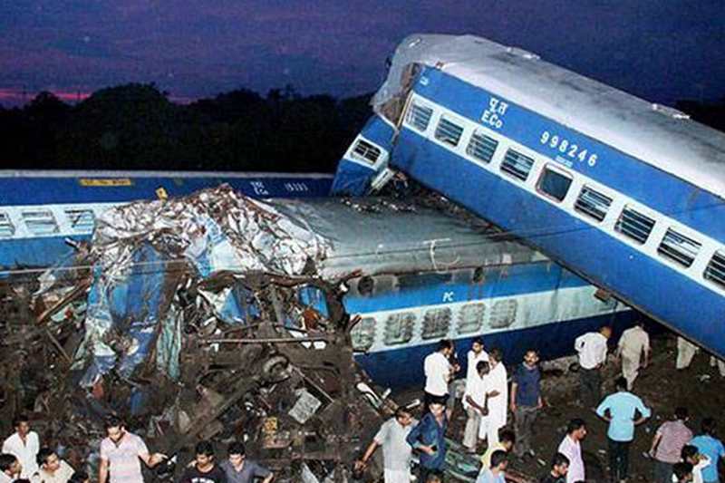 印度一特快列車發生脫軌事故，已致7死45傷