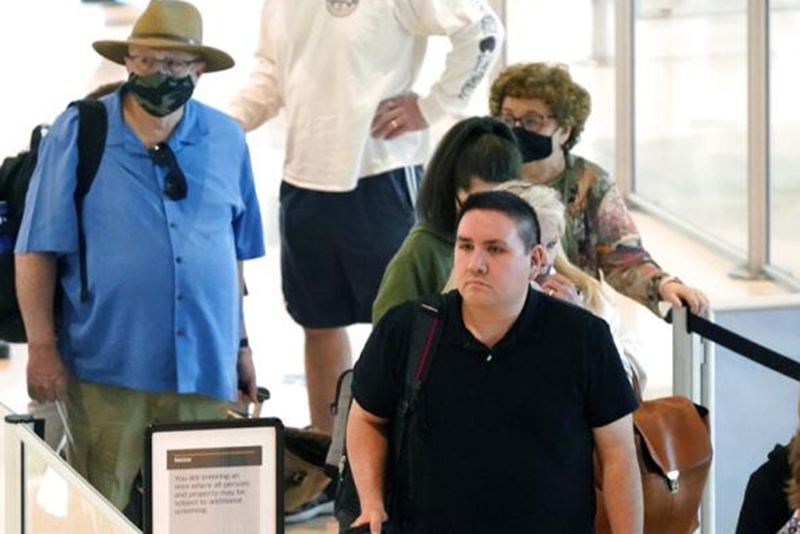 推翻“口罩令”第一天 美國各地機場“有點亂”