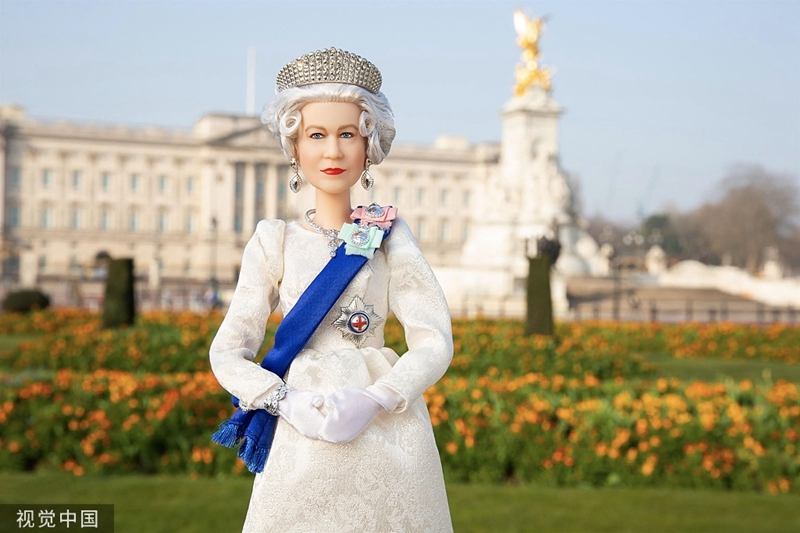 英女王過生日，女王形象娃娃大賣