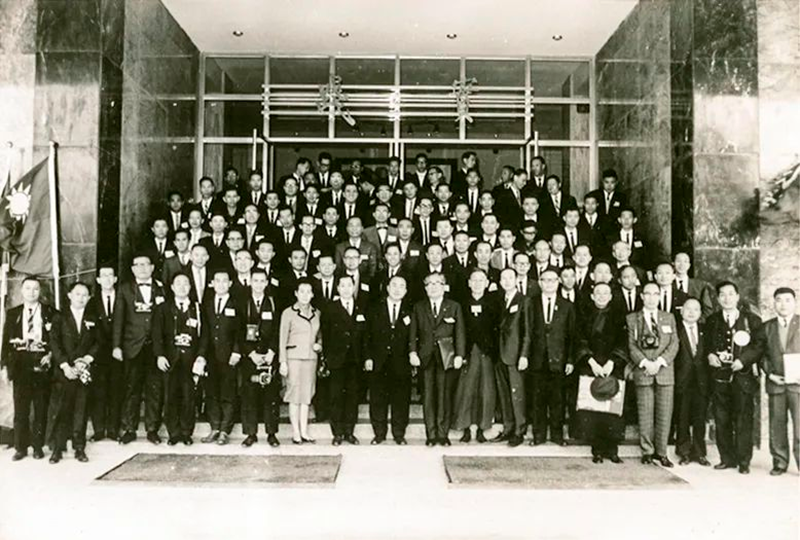 1966年第一次亚洲影艺协会各国参会代表合影.png