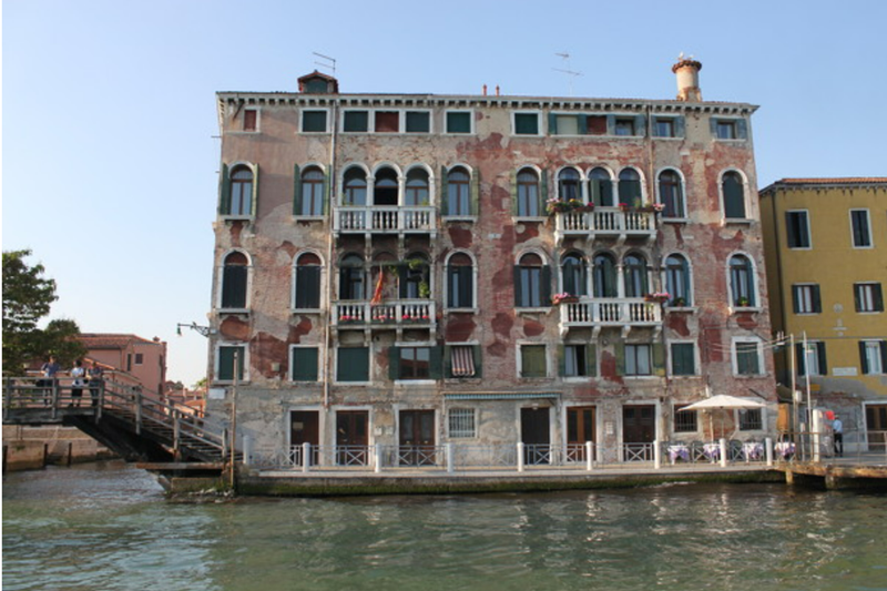 市政府發布“通緝令”，偷跳運河男子激怒威尼斯！
