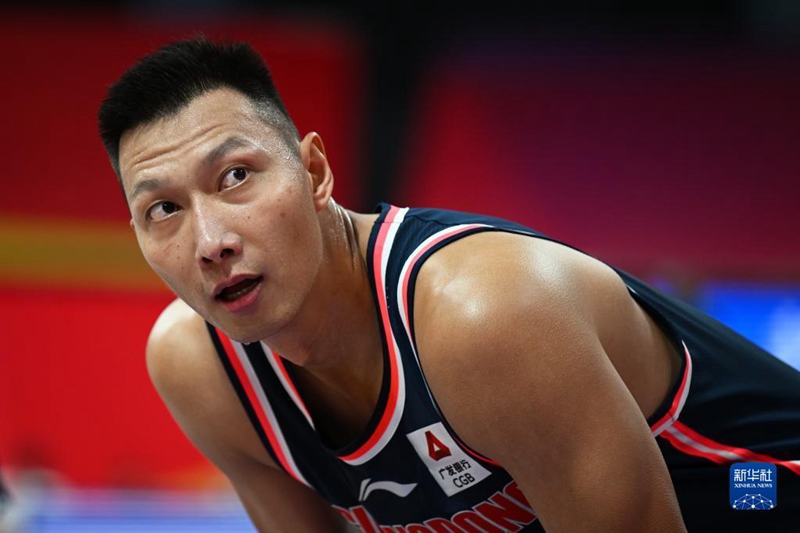 中國籃球名將易建聯宣布退役