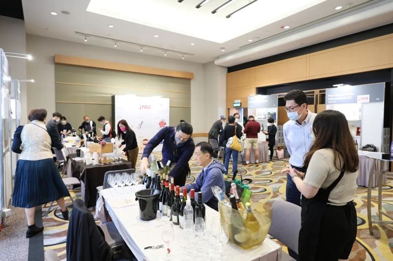 第十四届香港国际美酒展（特别展）汇聚逾百家环球参展商，呈献多款特色佳酿。.jpg