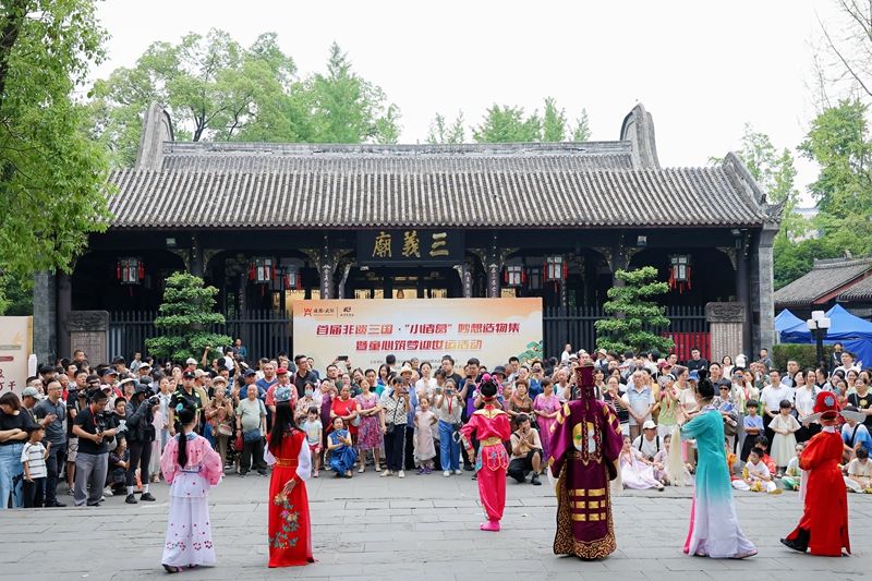 参观观众2.JPG