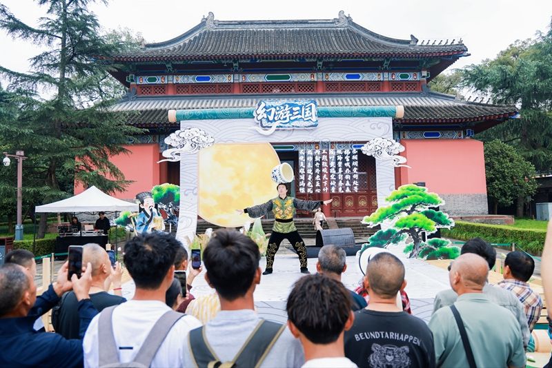成都武侯祠博物馆“月满华诞·幻游三国”主题活动-杂技.JPG