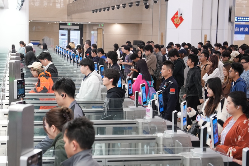珠港澳口岸春節9天客流料突破580萬人次