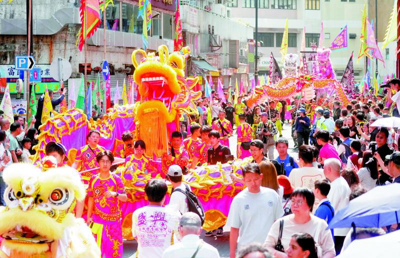 鴨脷洲洪聖誕巡遊萬人空巷