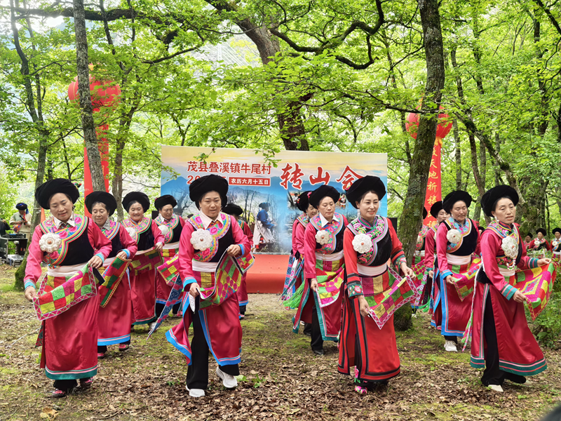 茂縣牛尾村｜一場延續千年的羌族轉山盛會