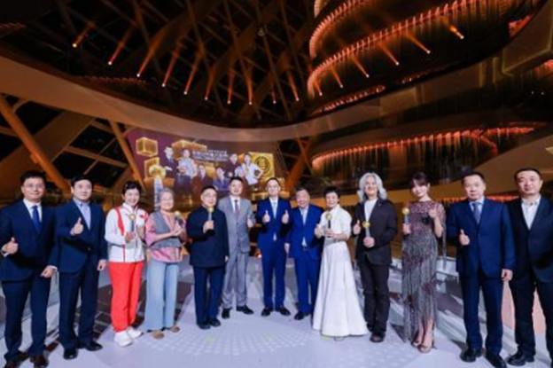 第18屆影響世界華人盛典在北京舉行 張伯禮獲頒終身成就獎