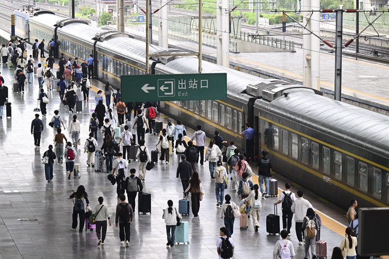 國慶假期約140.6萬人次內地旅客入境香港