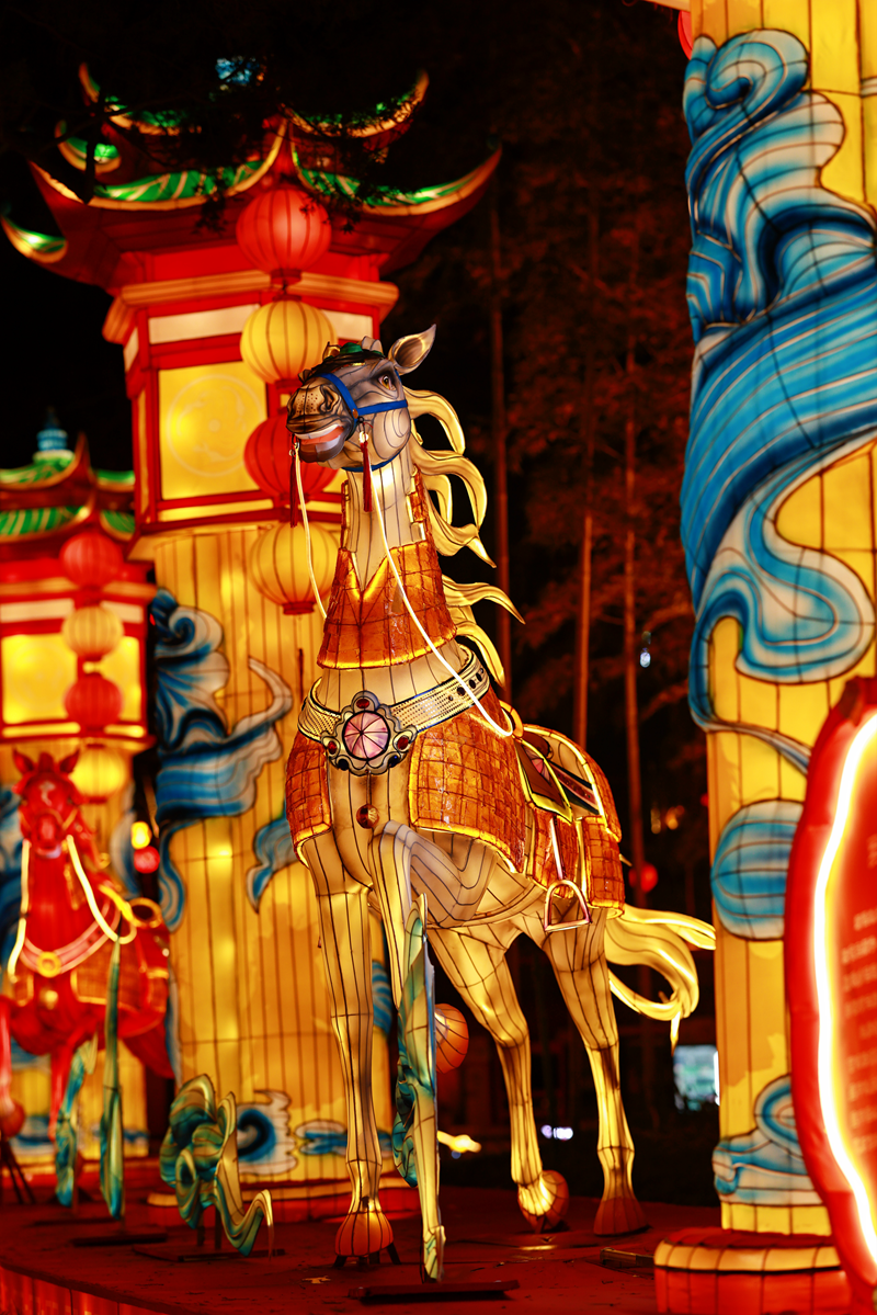 1770821572675905.png “三国名驹”非遗糖灯灯组.png