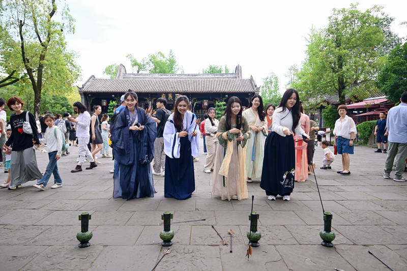 留学生体验三国运动会.png