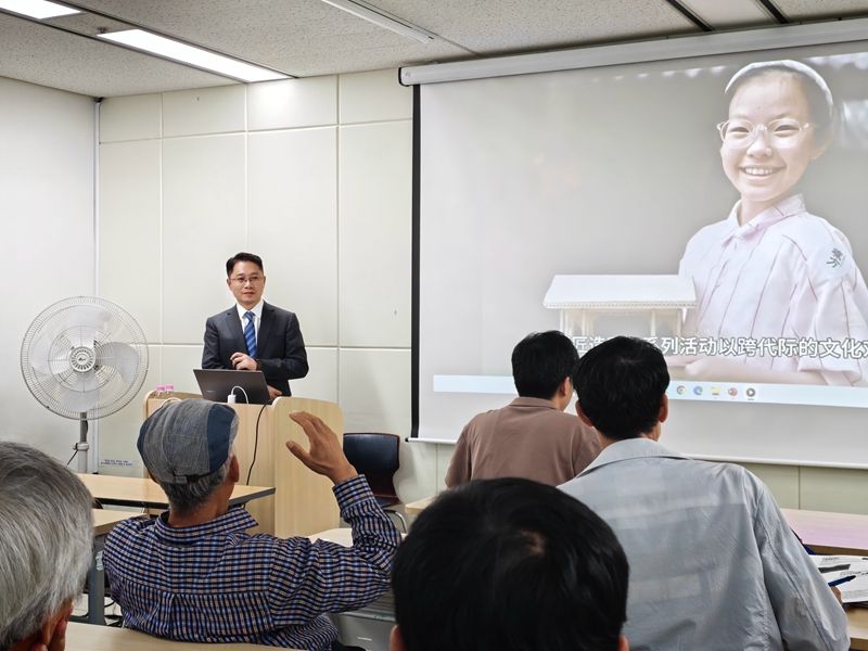 展览学术讲座.jpg
